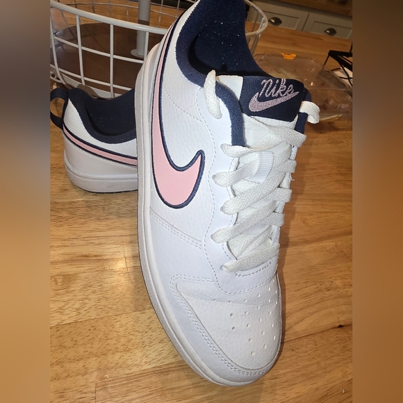 Nike Women's White and Pink Sneakers - Picture 1 of 4